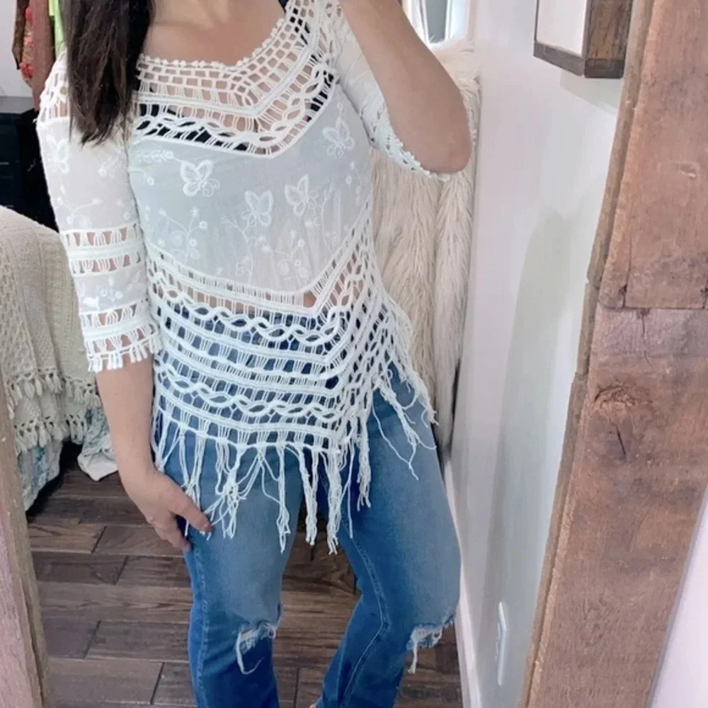 Monoreno white bogo fringe top size small